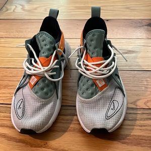 Lightly used Hurrache Trainer- worn less than 10 times